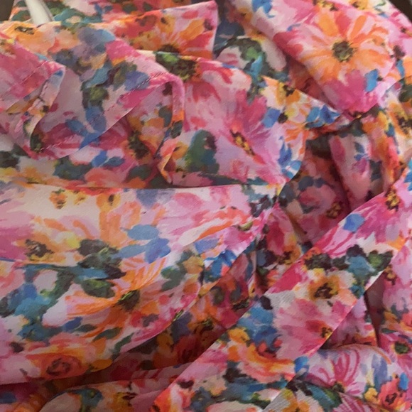 Floral Print Ruffle Romper - Picture 5 of 6